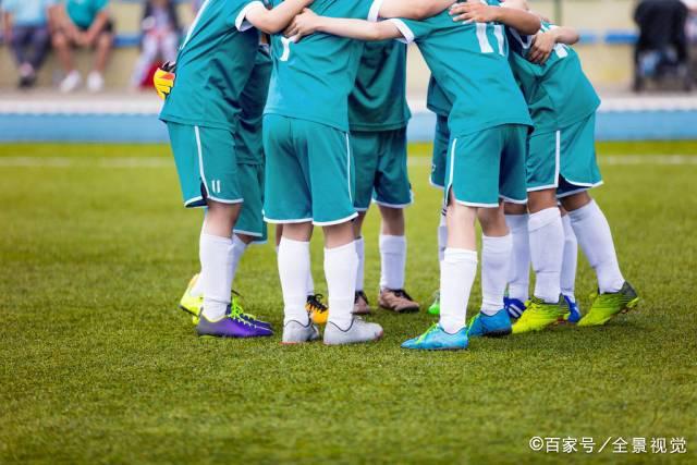 三大豪门今夜集体告捷：拜仁5球狂胜，米兰暂登榜首，曼城4-1取胜