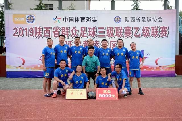 家宴突闻要供妹出国，我摘下婚戒