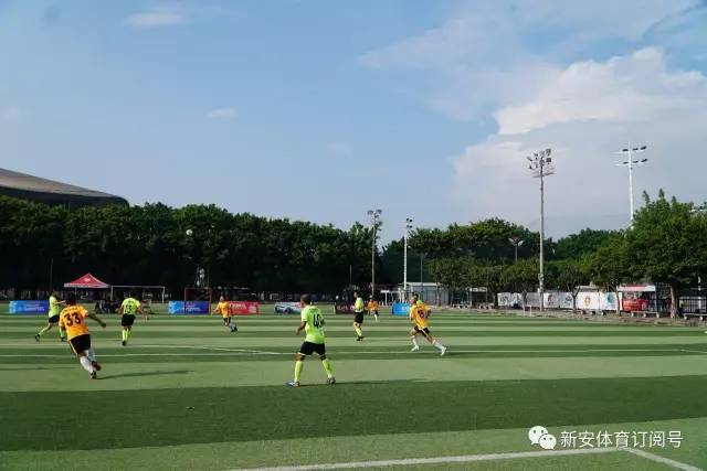 新援赛巴里到达拜仁塞贝纳训练基地，与拜仁高层合影交流